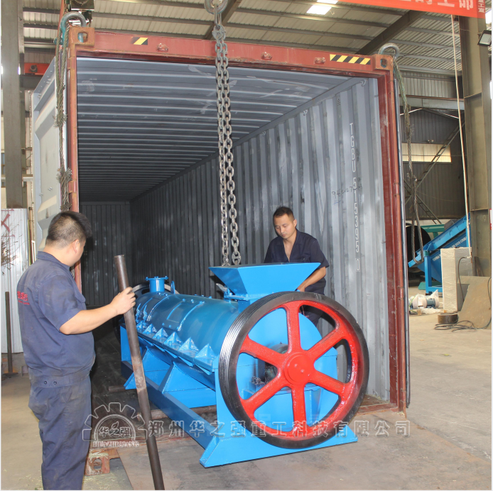 新型有機(jī)肥攪齒造粒機(jī)發(fā)貨現(xiàn)場(chǎng)